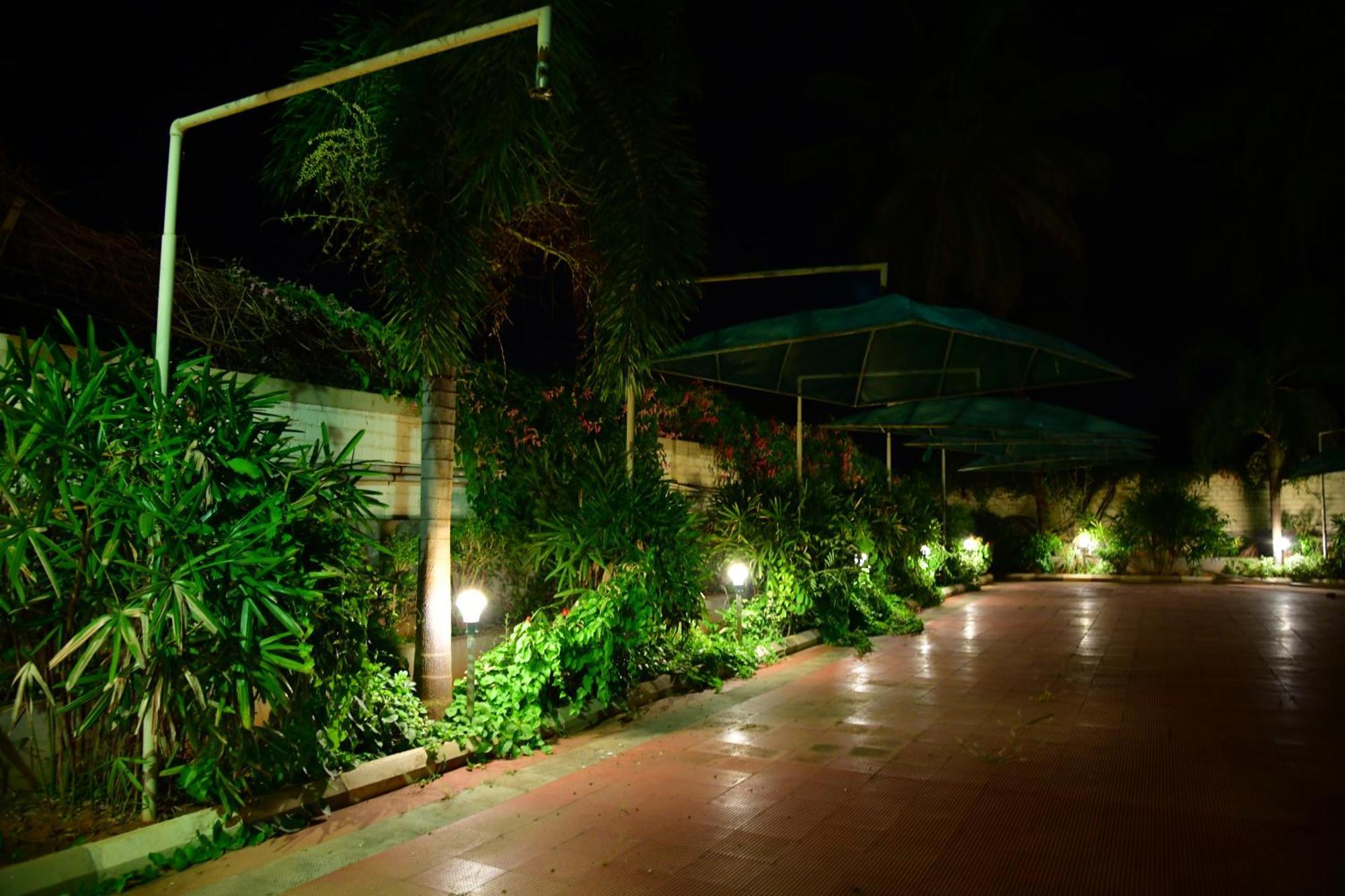 Nijaguna Resorts Chamrajnagar ภายนอก รูปภาพ