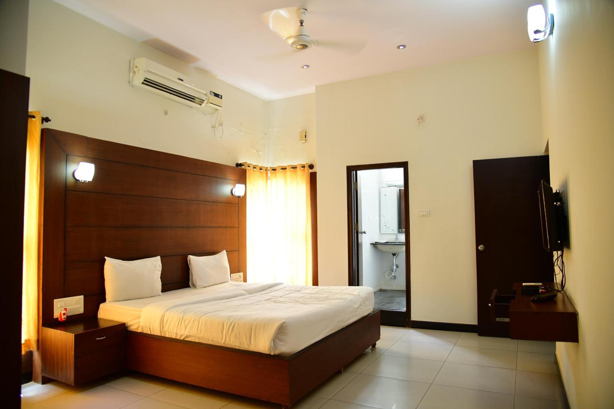 Nijaguna Resorts Chamrajnagar ภายนอก รูปภาพ