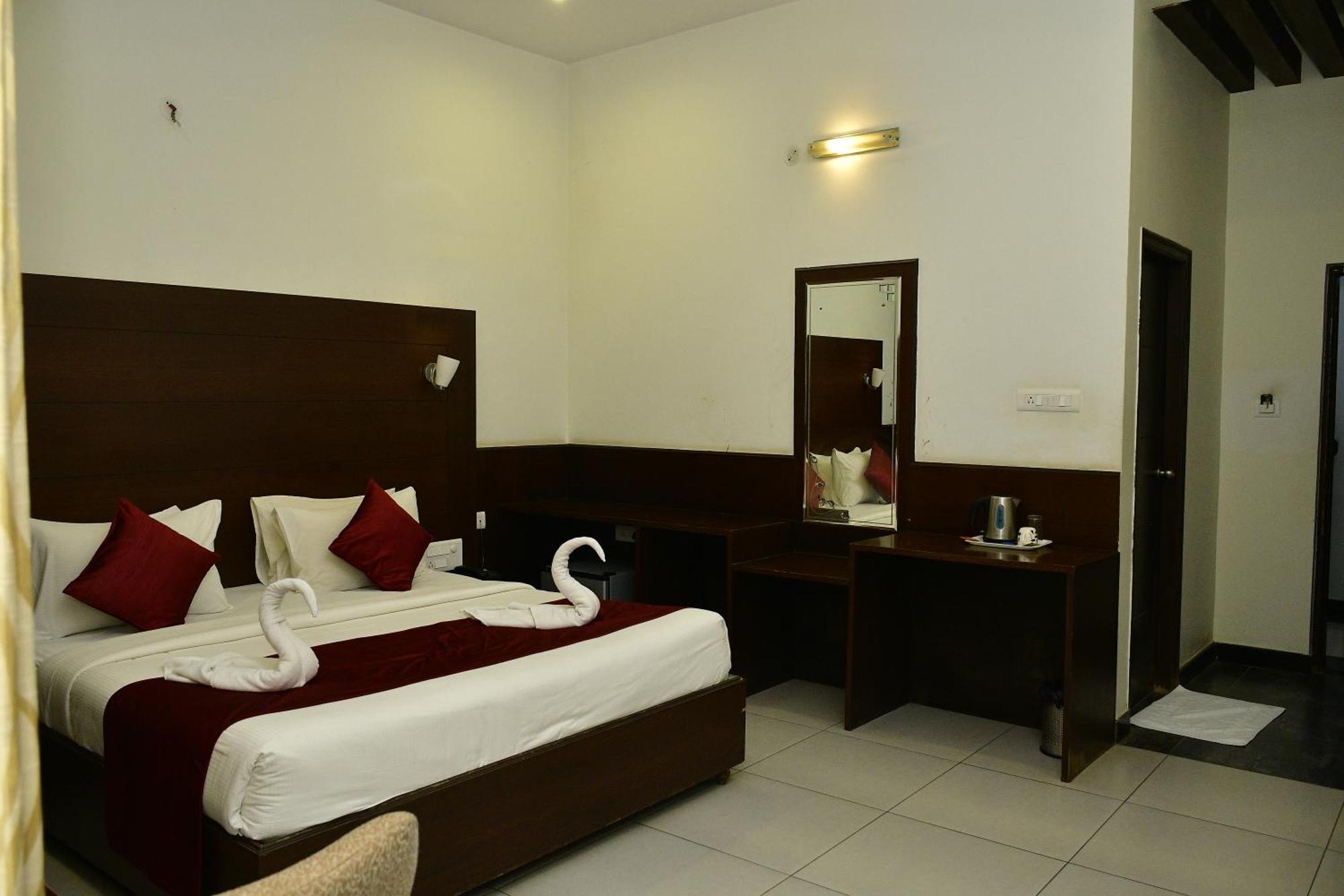 Nijaguna Resorts Chamrajnagar ภายนอก รูปภาพ