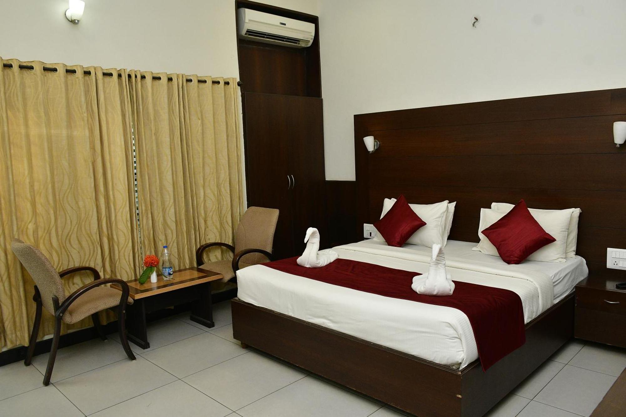Nijaguna Resorts Chamrajnagar ภายนอก รูปภาพ