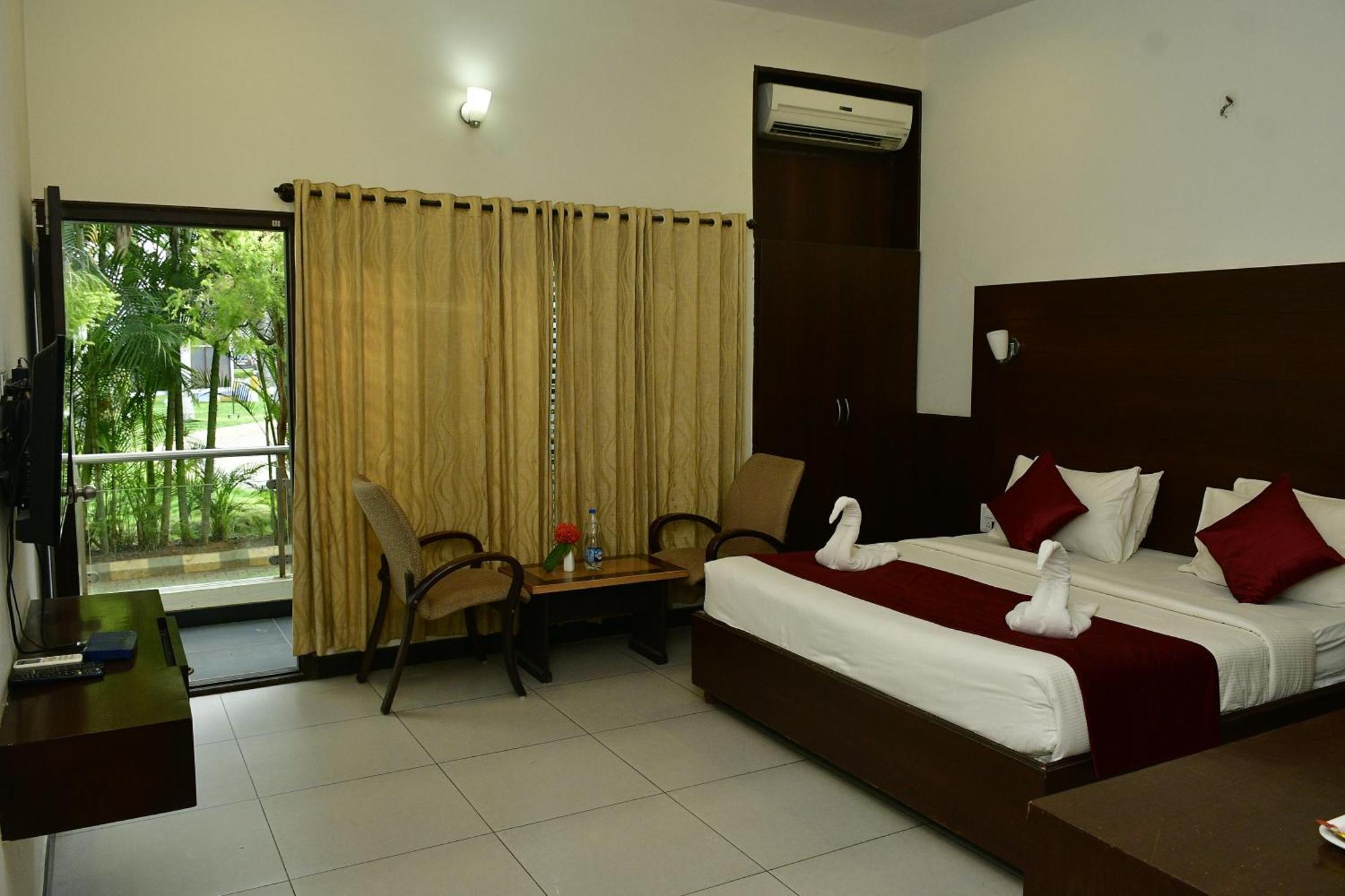 Nijaguna Resorts Chamrajnagar ภายนอก รูปภาพ